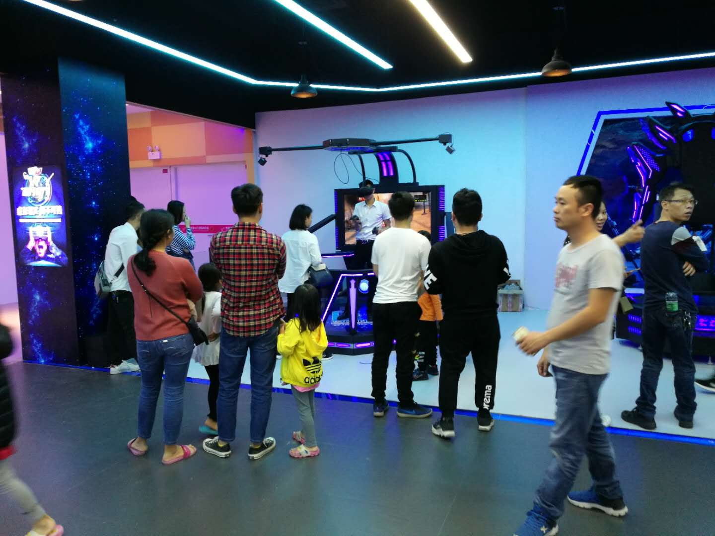 1678075069346406.jpg 东莞家汇购物广场VR体验馆 (5).jpg